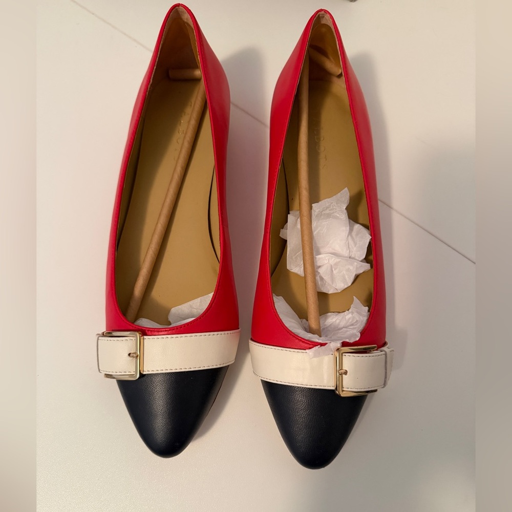*NEW IN BOX* Talbots Bright Apple Edison Buckle Size 8.5